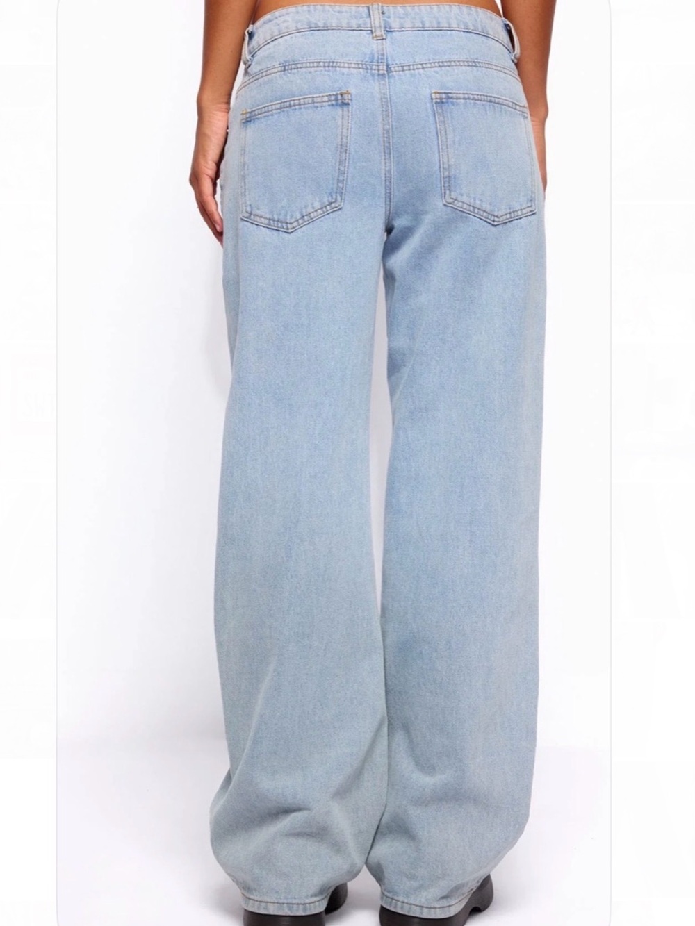Edikted Low Rise Baggy Light Blue Jeans Size Small - Picture 2 of 6